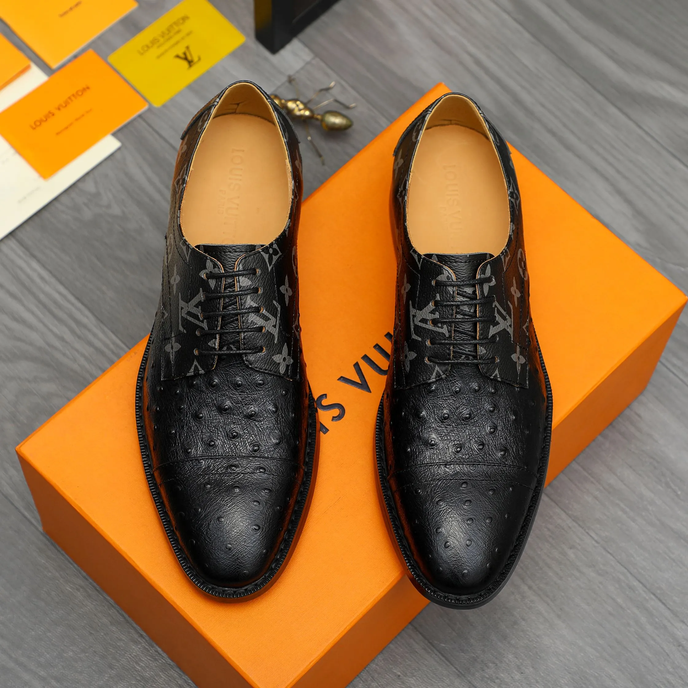 Men's shoes 💰500 Product trademark: LV "Louis Vuitton" business formal leather shoes Regular size: 39-45 (.45 customization is non-returnable) Product materials: Selected ostrich pattern cowhide upper, cowhide lining, original rubber outsole